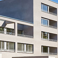 Außenansicht mit Loggien der Neubauten der Baugenossenschaft Baden-Baden an der Oos.